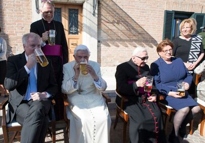 La festa dei 90 anni di Benedetto XVI 5