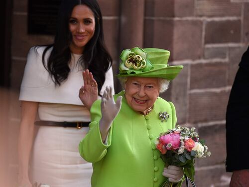 Meghan Markle con la regina nel Chershire
