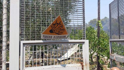 Esplode una fabbrica di fuochi nel Barese 6