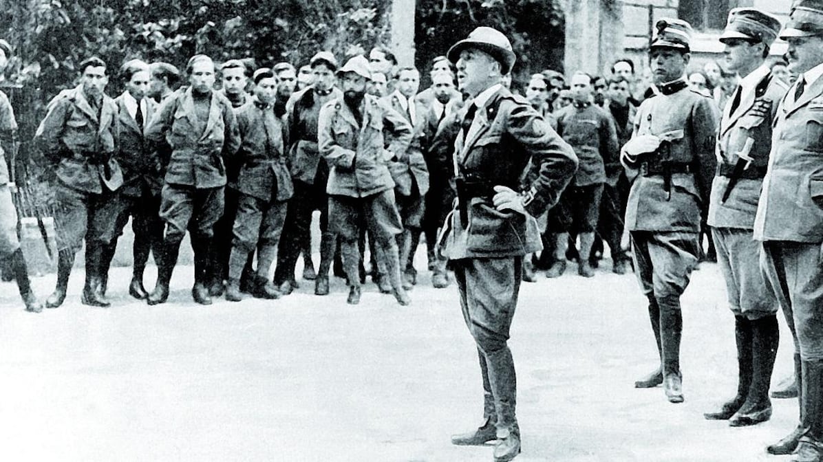 D'Annunzio, Sciaboletta e gli eroi mini: meglio misurare l'altezza della fronte