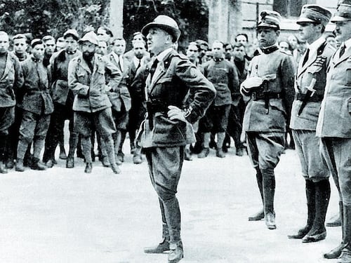 D'Annunzio, Sciaboletta e gli eroi mini: meglio misurare l'altezza della fronte