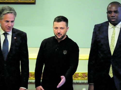 Il piano vittoria di Zelensky. "Più armi e niente vincoli"