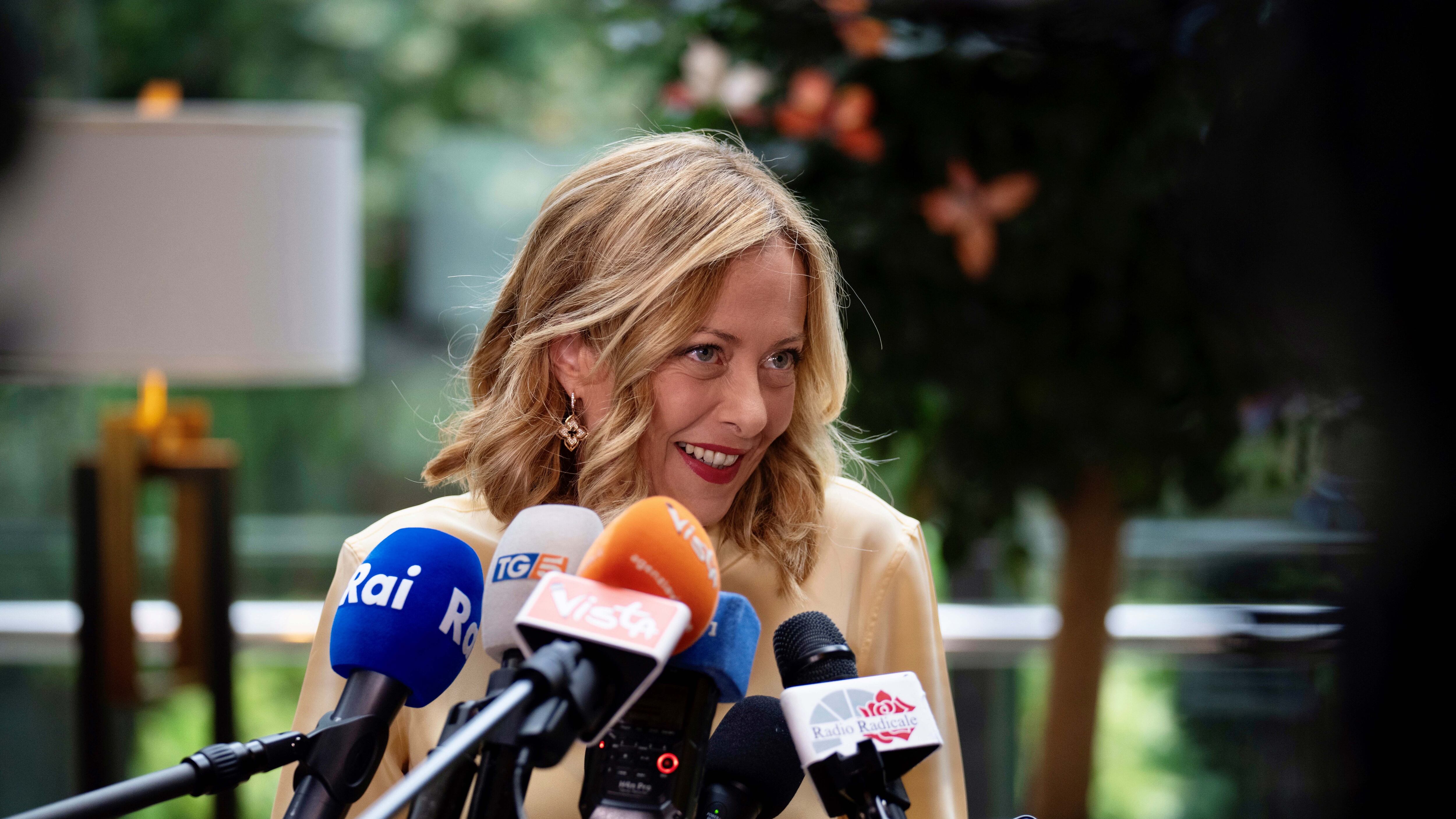 L'Ocse promuove l'Italia: redditi su più dell'inflazione. Meloni: "È la strada giusta"