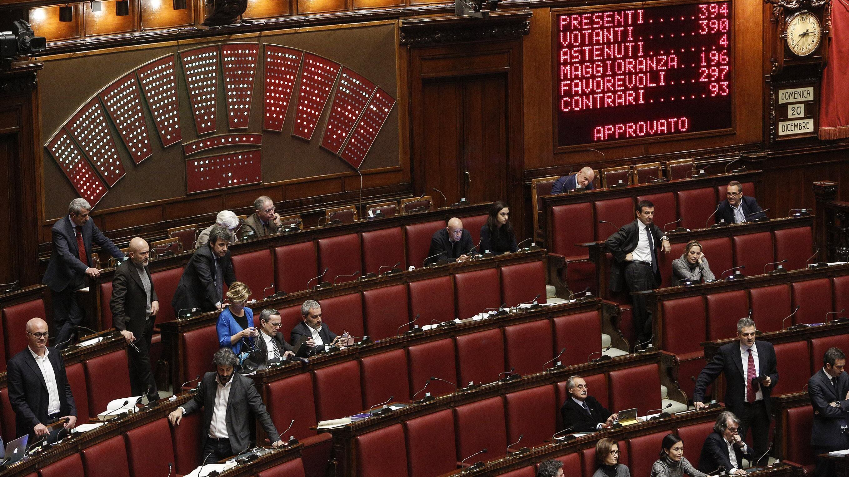 La casta lavora un po' di più ma guadagna sempre troppo