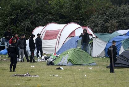 Francia, sgomberato campo migranti: "Troppa violenza" 2