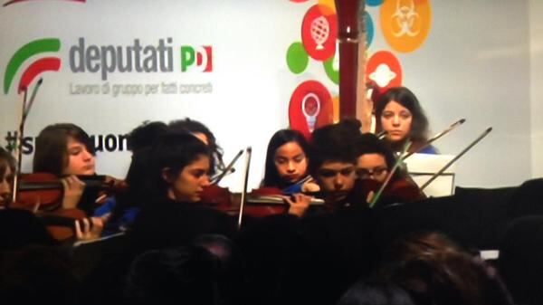 Alla faccia della "buona scuola": "mentre i ragazzini suonavano, nessuno del Pd li ascoltava"