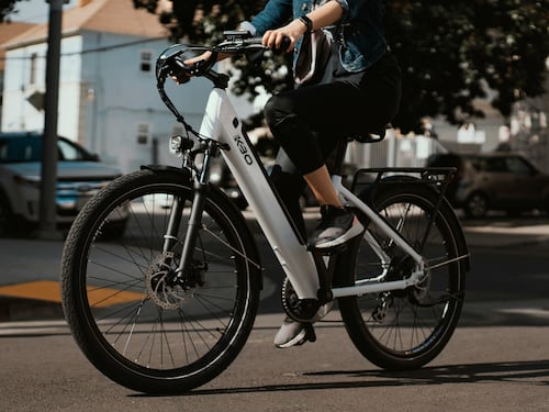 Truffa della bici elettrica sui social, a cosa non rispondere mai