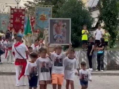 La processione dei bimbi per il boss ucciso: choc al rione Conocal di Ponticelli (Napoli)