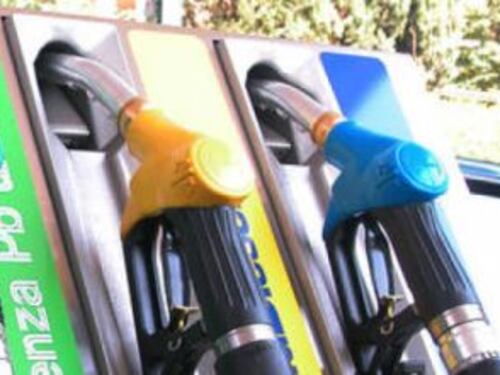 Benzina, l'Italia è tra i Paesi più cari al mondo: colpa delle tasse