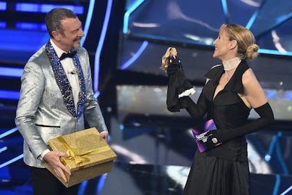 Sanremo 2024: ecco il look della quarta serata del Festival di conduttore, co-conduttrice e ospiti 4