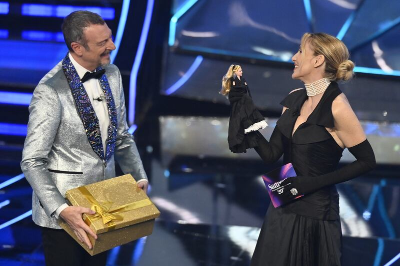 Sanremo 2024: ecco il look della quarta serata del Festival di conduttore, co-conduttrice e ospiti 4