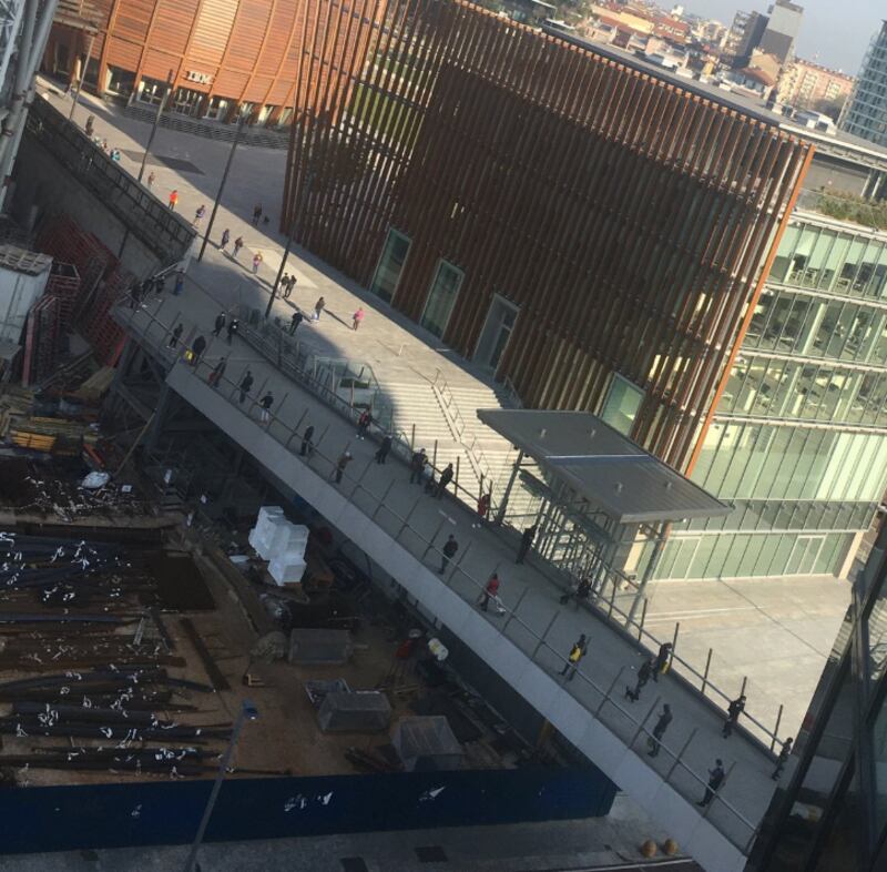 Milano, code ai supermercati 8