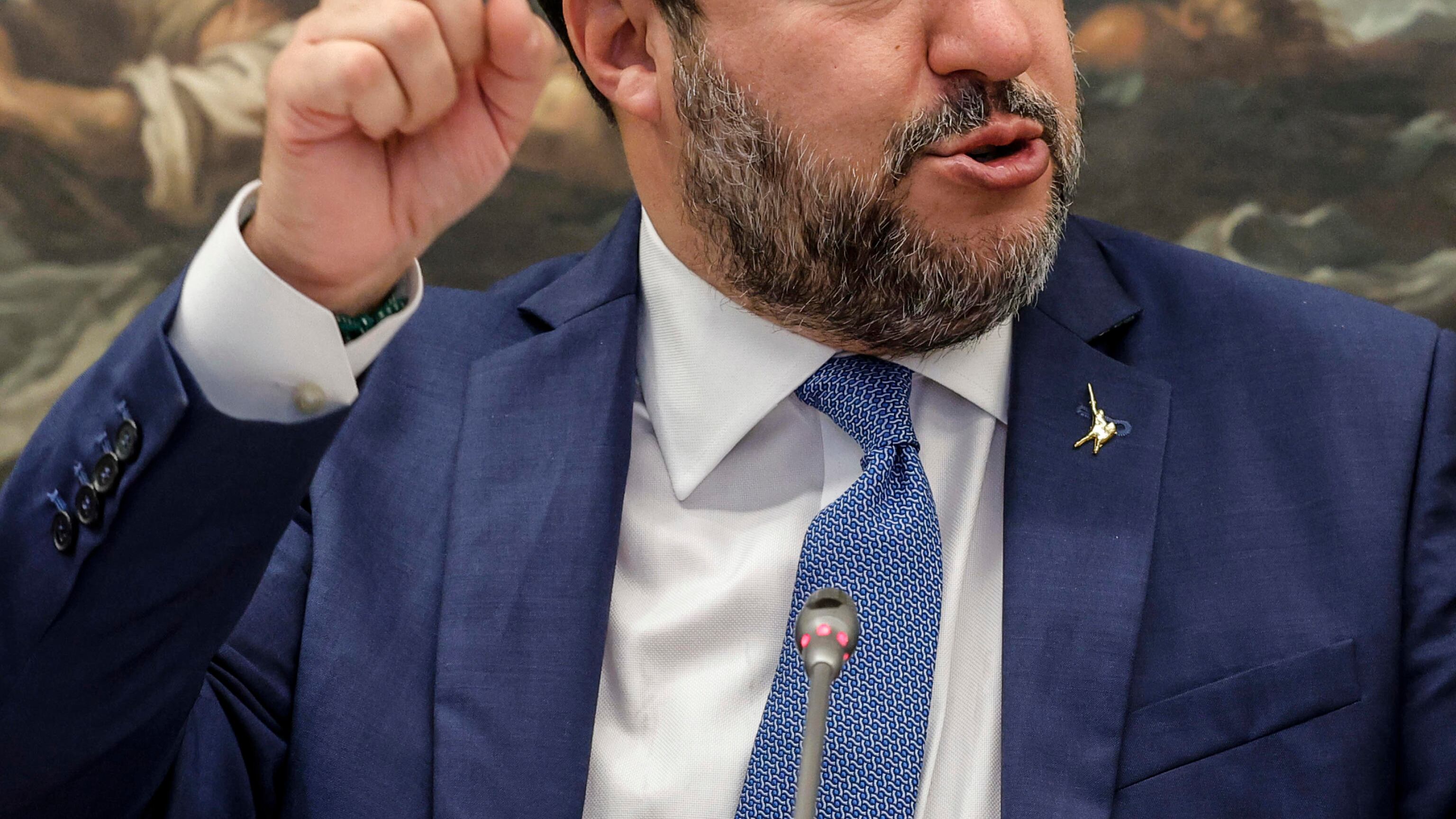 Salvini ci ripensa: "Niente viaggio in Russia"