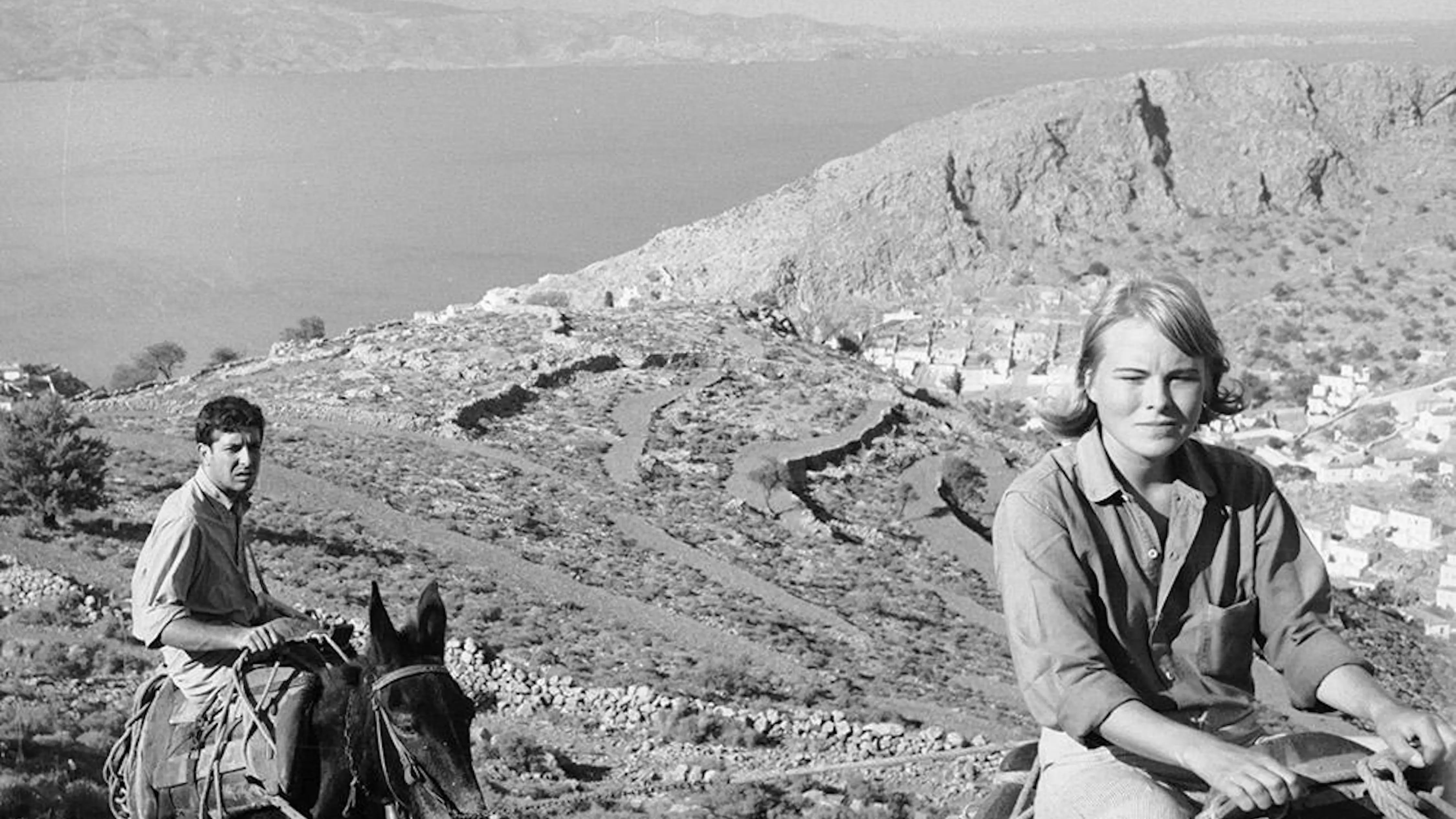 Il tuffo di Leonard Cohen nel mare di Grecia. Così diventò cantante per amore di Marianne