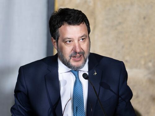 La crociata liberista contro tutti i vincoli. Accuse al Garante per lo stop a ChatGpt