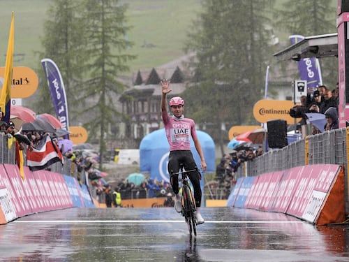 Giro d'Italia, dopo il caos dello Stelvio Pogacar se ne va e vince la sua quinta tappa