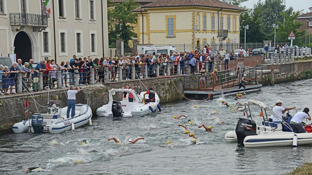 Non solo movida: nei Navigli si nuota