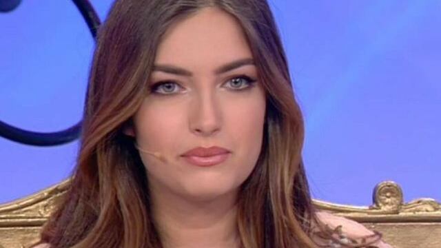 Uomini e Donne, Nilufar Addati finisce in ospedale per dolori al basso ventre: "C'è un problema"