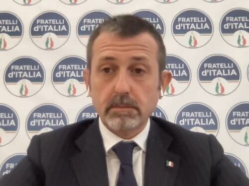 "Sinistra razzista e intollerante con la destra". La lezione di Delmastro