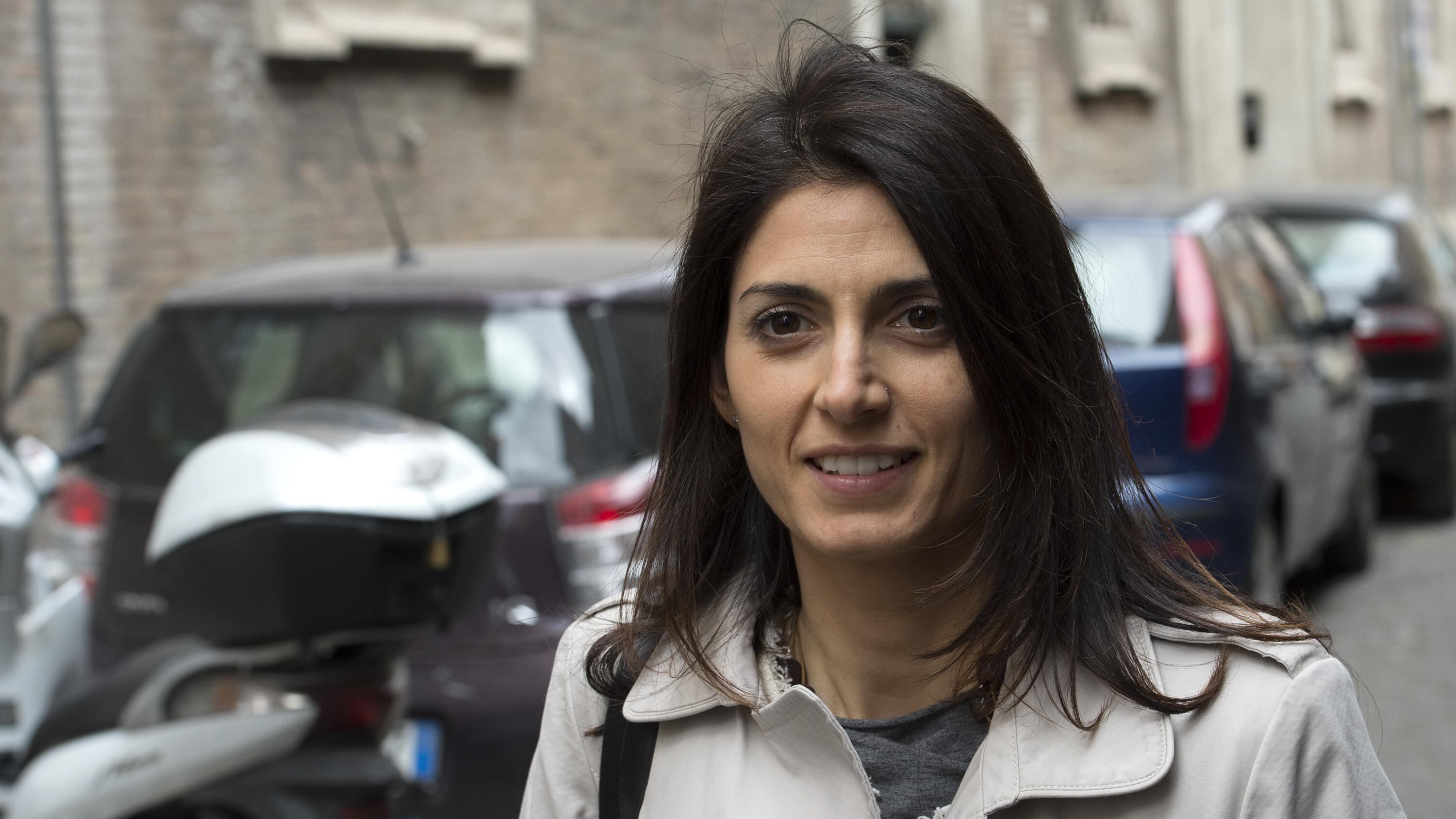Elezioni, El Pais twitta vittoria Raggi a Roma