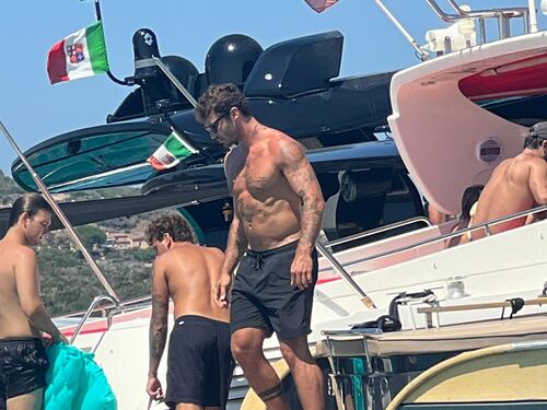 Stefano De Martino, vacanze in Corsica