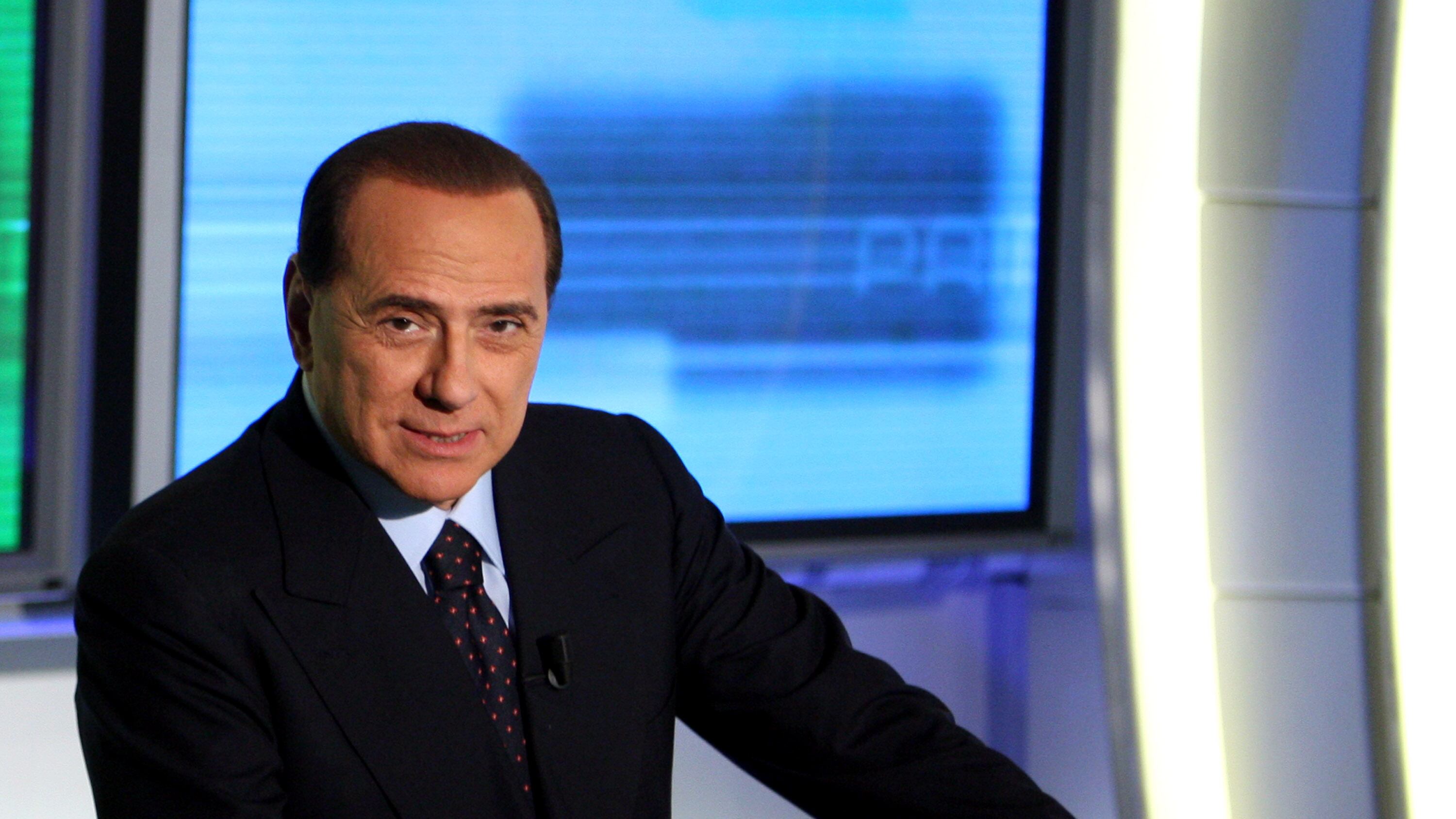 Berlusconi sorride: siamo in risalita