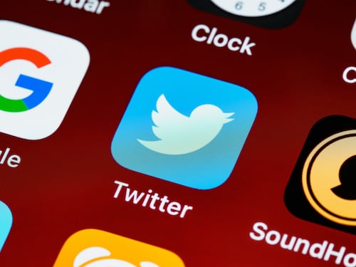 Twitter cambia. Ma scatta la rivolta: "Una cafonata"