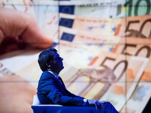 Banche, Renzi fa il gradasso: "Autogol sfiducia alla Boschi"
