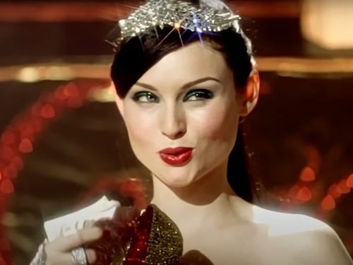 Torna in Italia la regina della dancefloor Sophie Ellis-Bextor. Il suo successo riportato in auge da "Saltburn"
