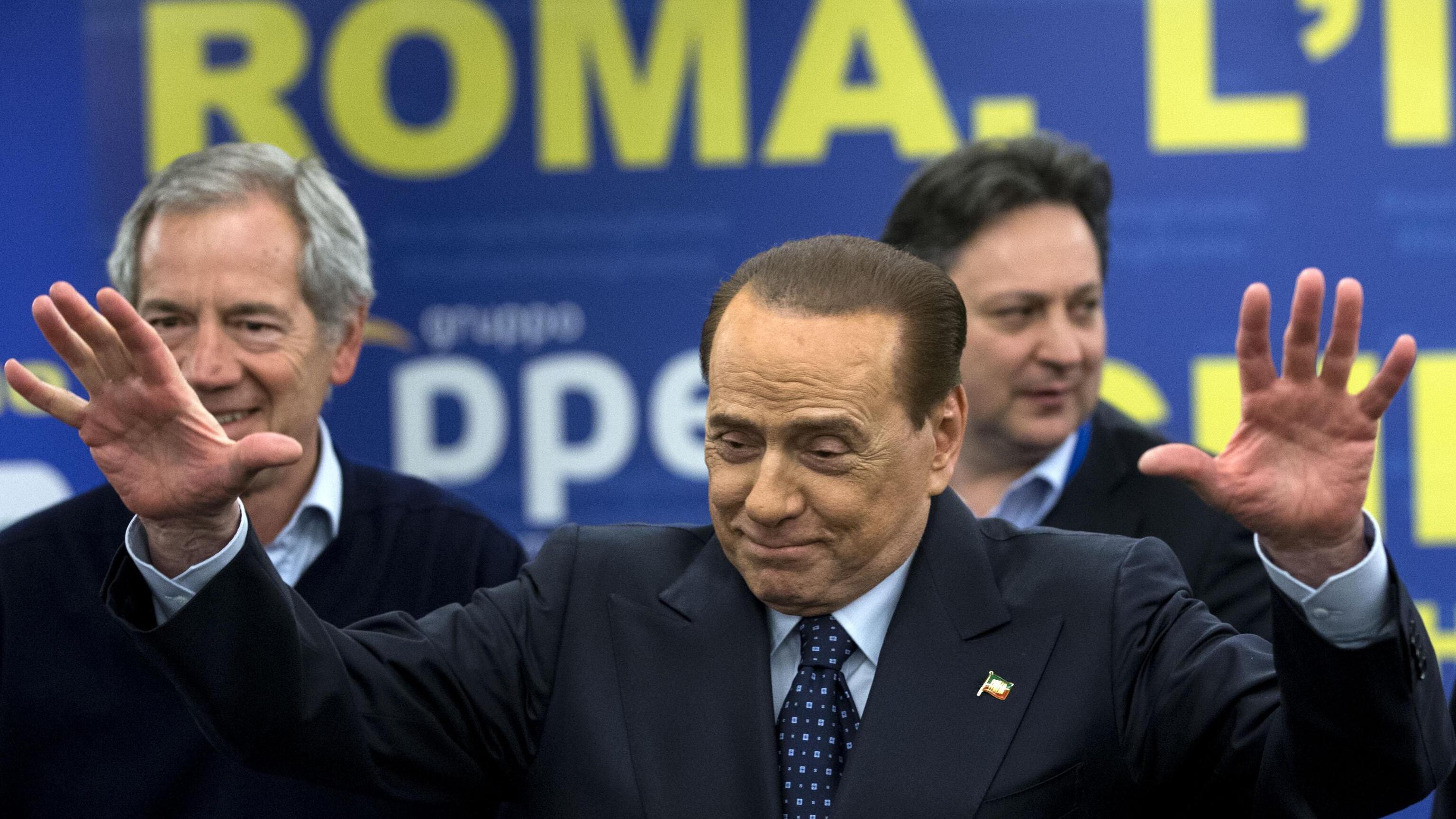 Berlusconi riporta la barra al centro e striglia Fdi e Lega: "Così aiutano Renzi"