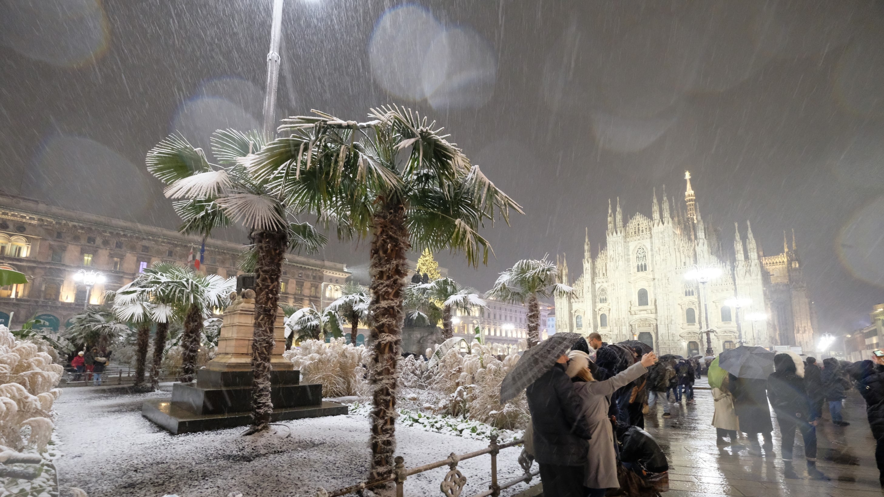 Meteo, la prima neve a Milano Pericolo "freezing rain" al Nord
