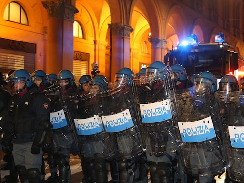 "Elogi solo se ci scappa il morto". La moglie di un poliziotto si sfoga