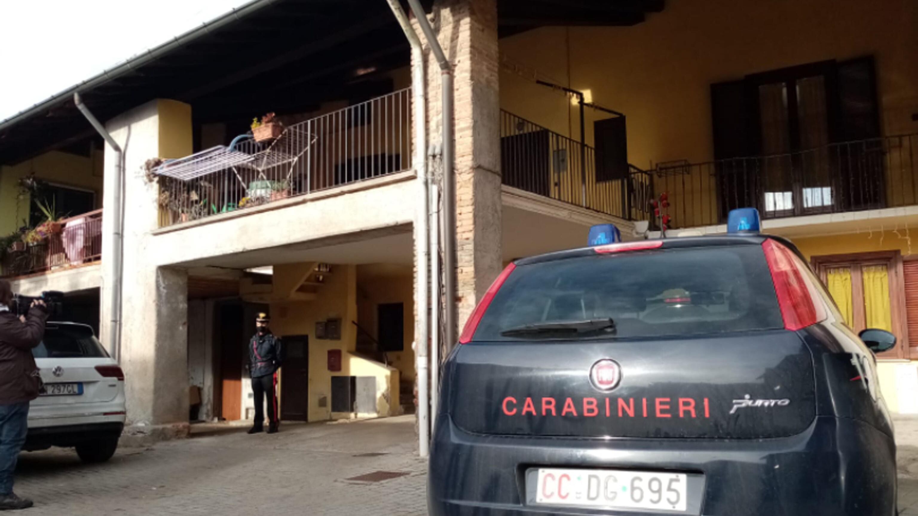Accoltella l'ex, poi la scoperta: nell'armadio il cadavere del figlio di 7 anni