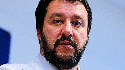 «Stuprata dal pizza-boy» Caccia a un egiziano Salvini tuona: castrazione