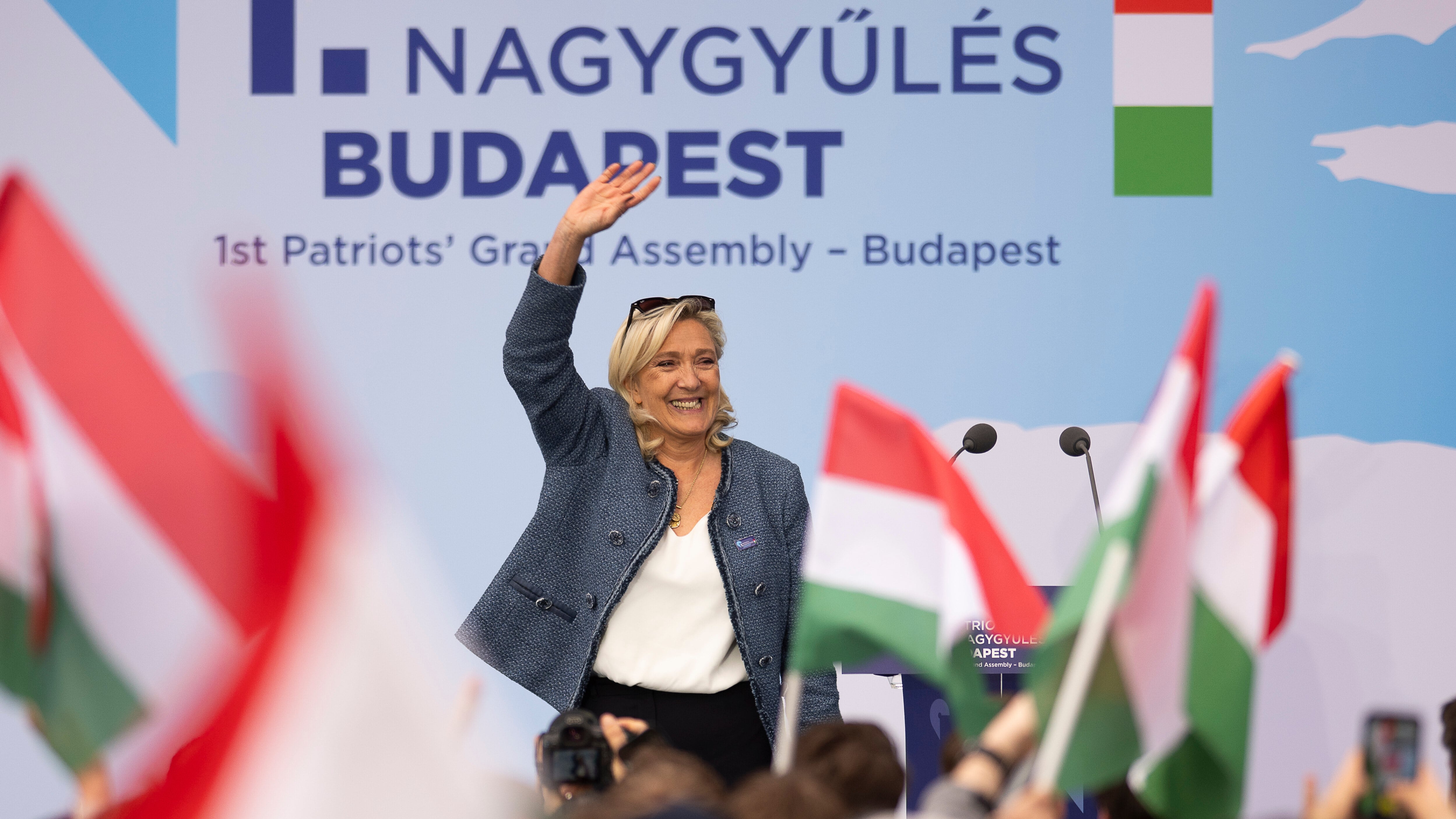 La lunga corsa verso l'Eliseo: dai socialisti no a Mélenchon. L'asse possibile Le Pen-gollisti