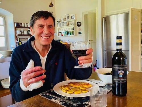 "La mano è gravemente danneggiata". I timori di Morandi dopo l'ospedale