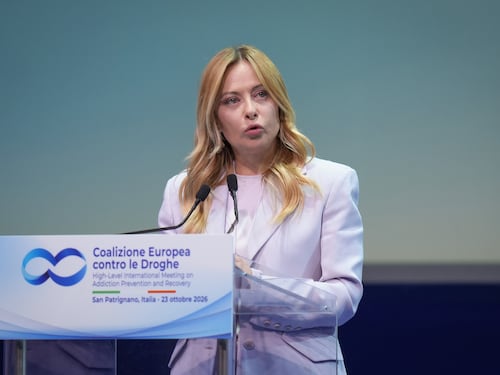 Meloni a San Patrignano: “Da irresponsabili ostinarsi a definire la cannabis droga leggera”