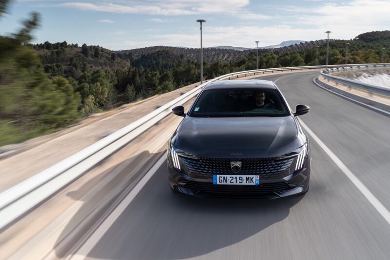 Nuova Peugeot 508 2023: guarda le foto 4