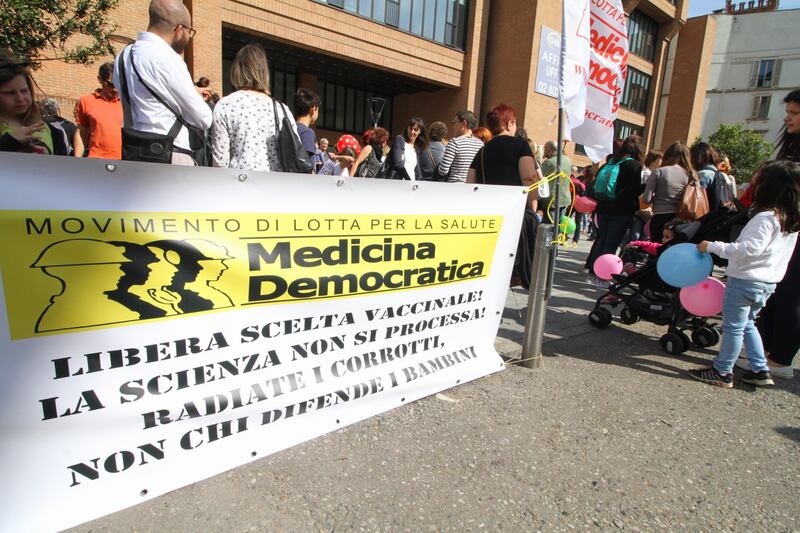 Vaccini, la manifestazione delle mamme no-vax 15
