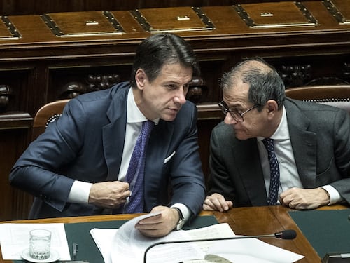 "Allora trovi un'altra soluzione". L'ira di Salvini e Di Maio su Tria