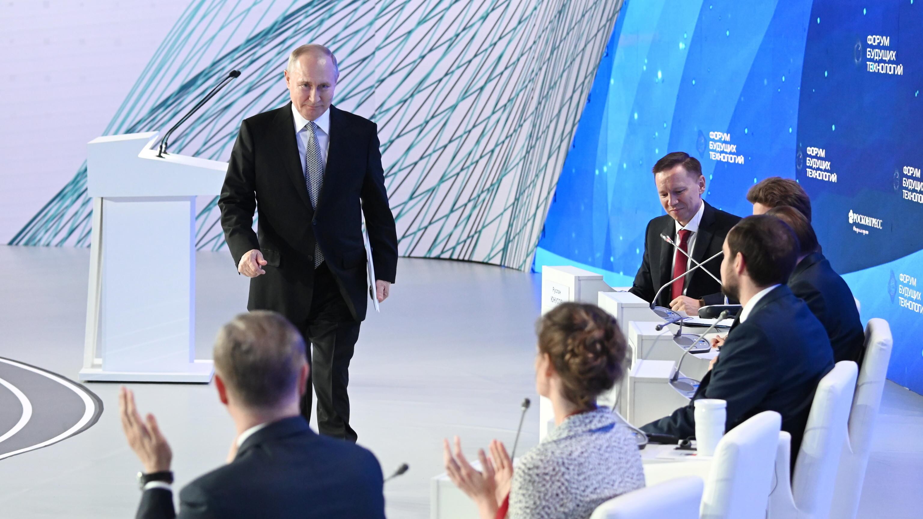 Biden allontana l'Armageddon. "Putin non userà l'atomica". Lo Zar: "La Nato una minaccia"