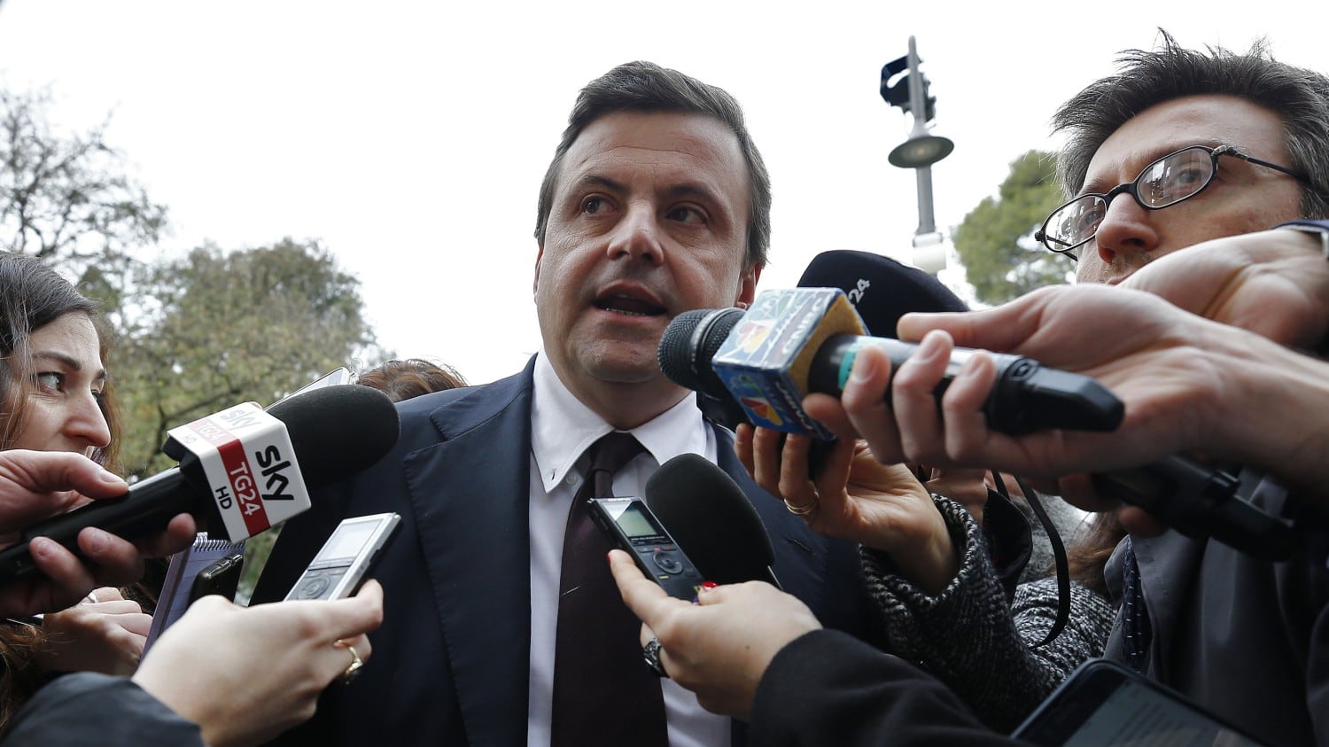 "Se ci provate non vi votiamo più" Sui social i militanti si scatenano