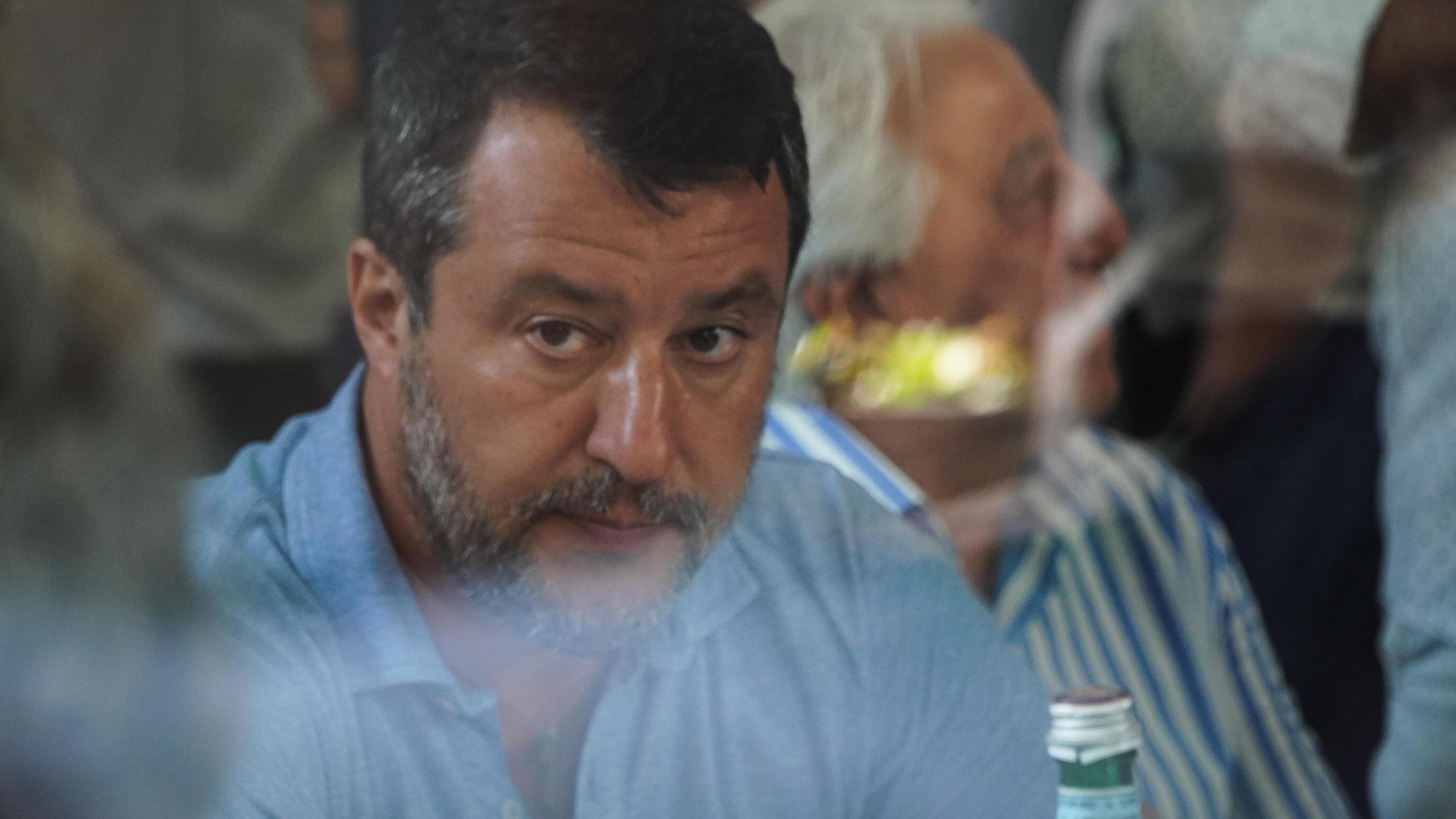 Salvini ai leader: "Armistizio su gas e luce". Ma da sinistra solo accuse