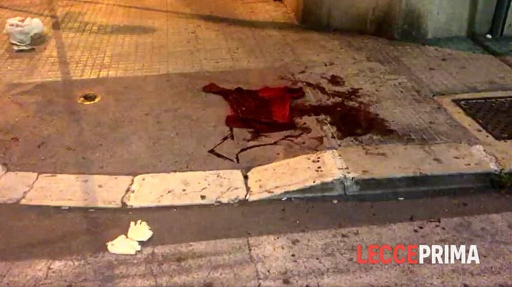 Lecce, violenta rissa tra 20 immigrati: uomo accoltellato alla gola
