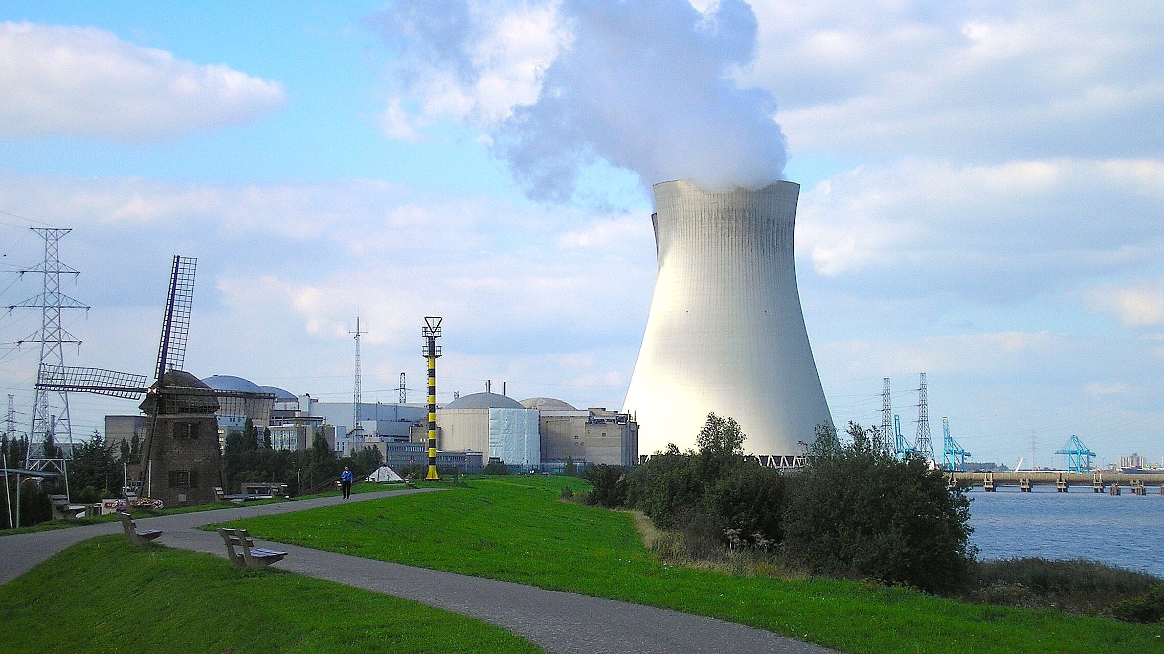 Terremoto in Francia, fermati reattori nucleari di una centrale del Sud