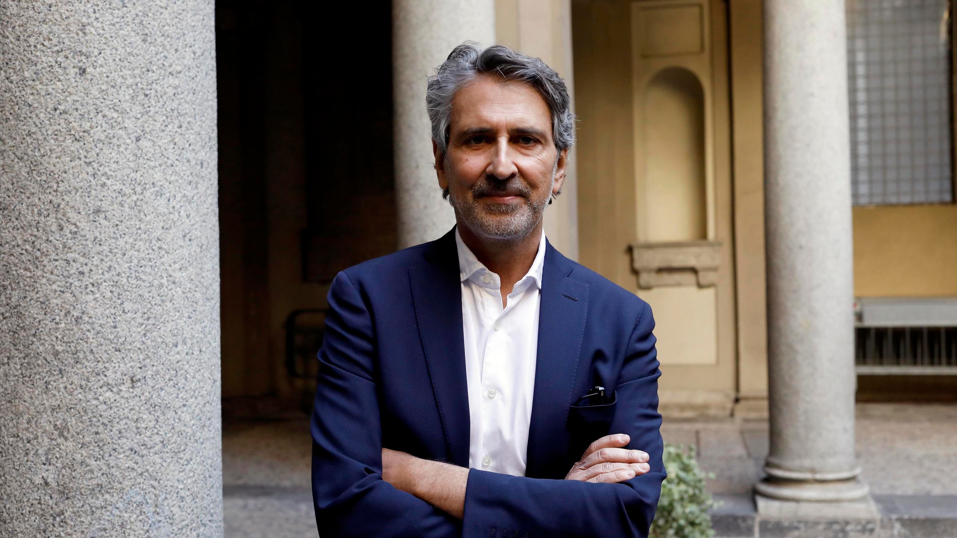 Via Adriano 60, parte la demolizione. Fine del degrado?