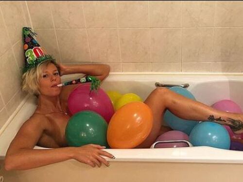 Federica Pellegrini tutta nuda in vasca. Lo scatto hot fa impazzire i fan