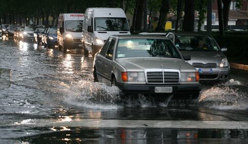 Milano, nubifragio mette in ginocchio la città 6