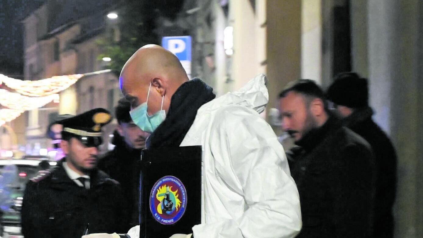 Due anziani coniugi uccisi con arma da taglio. Sangue in tutta la casa
