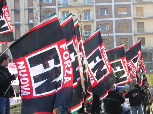 Il Pd vuole togliere i fondi Ue a gruppo vicino a Forza Nuova
